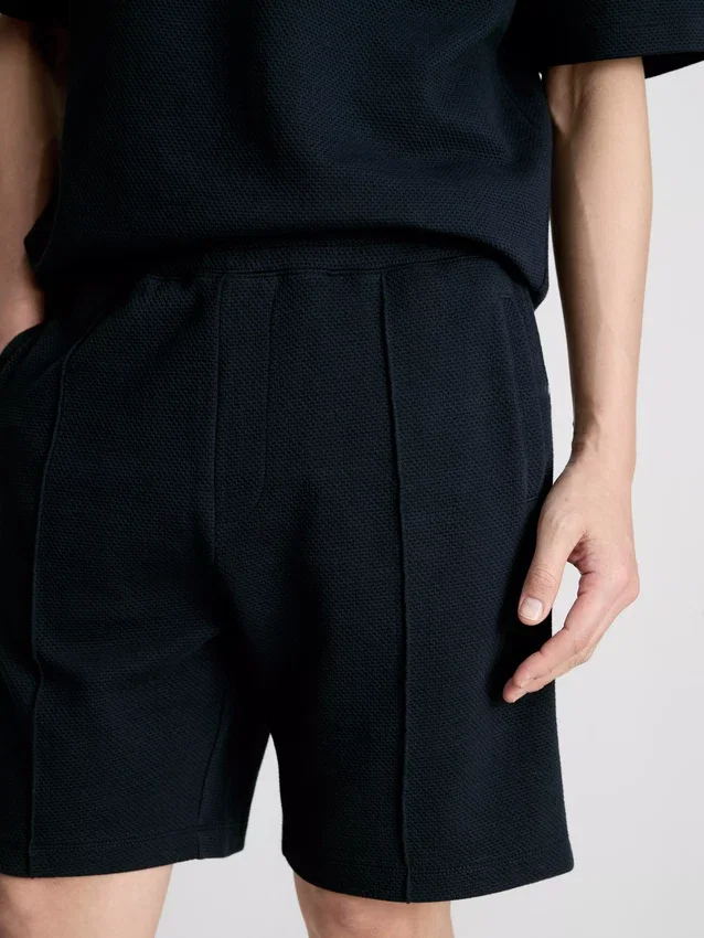 The Edit -teksturoidut shortsit