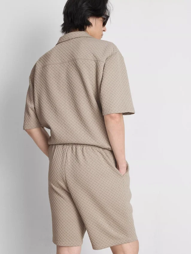 The Edit -teksturoidut shortsit