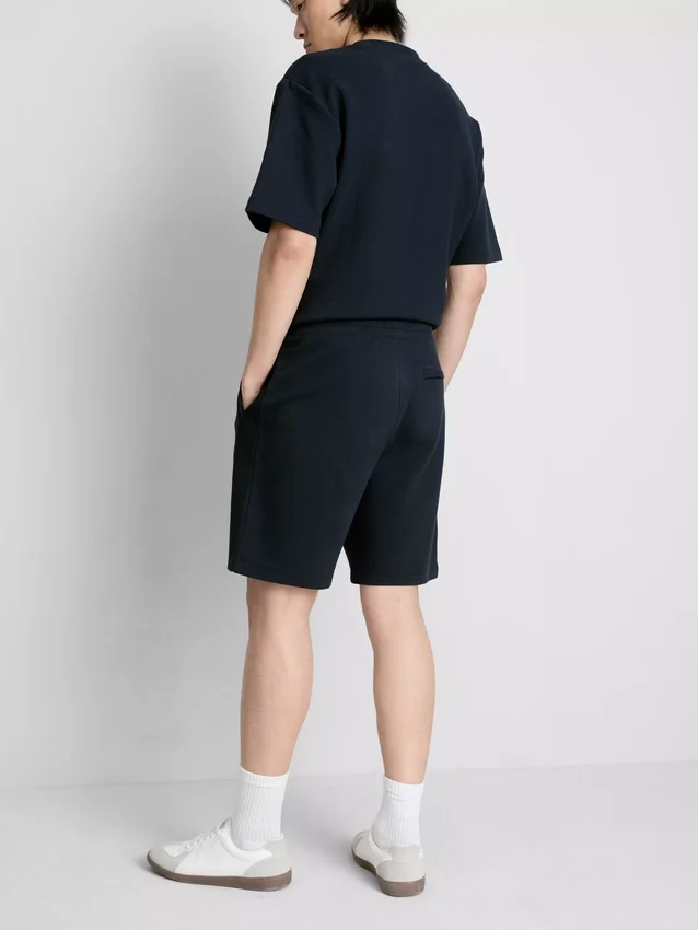 The Edit -teksturoidut shortsit