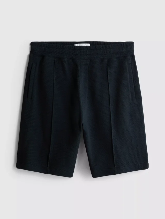 The Edit -teksturoidut shortsit