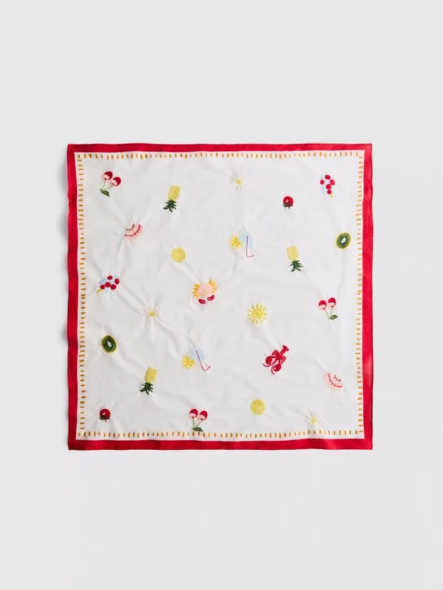 The Primark Scene | 55 x 55 brodeerattu huivi