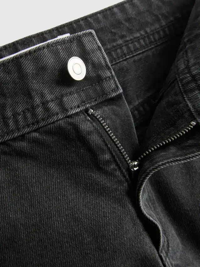 The Primark Scene | Puuvilladenimiset niitillä koristellut mikroshortsit