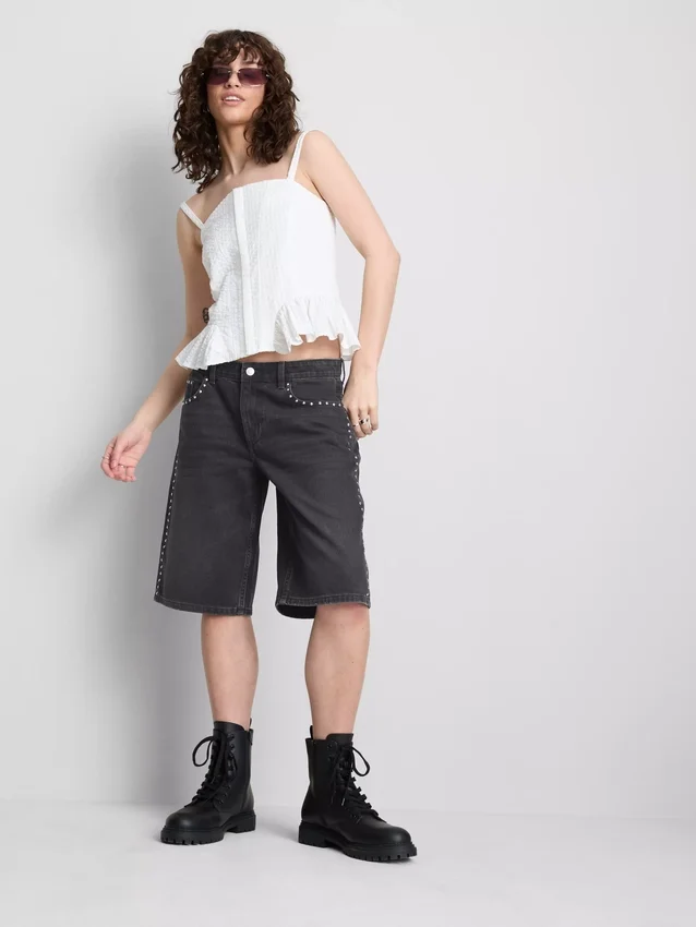 The Primark Scene | Puuvilladenimiset niittikoristellut shortsit