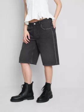 The Primark Scene | Puuvilladenimiset niittikoristellut shortsit