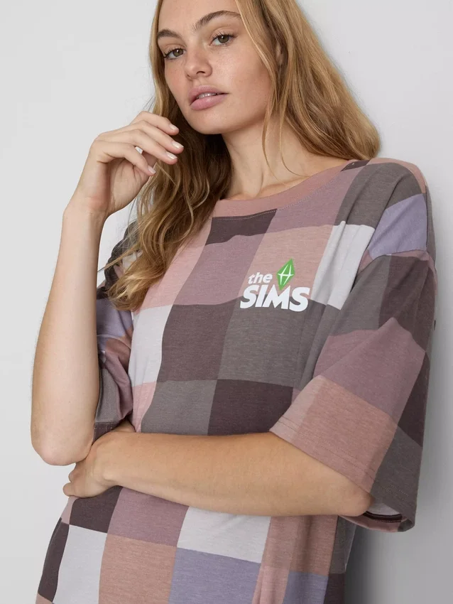 The Sims -rento yöpaita