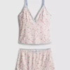 Tiukka cami-toppi ja lyhyet pyjama-shortsit