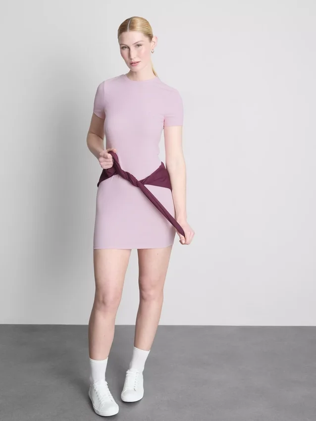 Uurrettu bodycon-minit-kauluspaitamekko