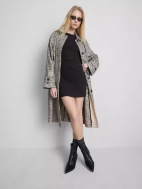 Uurrettu bodycon-minit-kauluspaitamekko