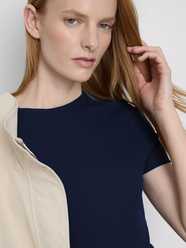 Uurrettu bodycon-minit-kauluspaitamekko