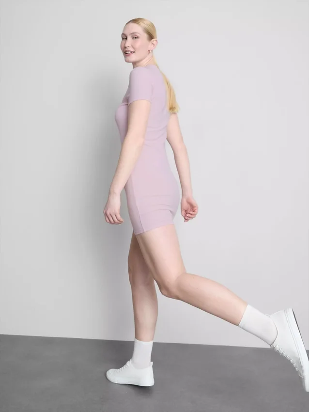 Uurrettu bodycon-minit-kauluspaitamekko