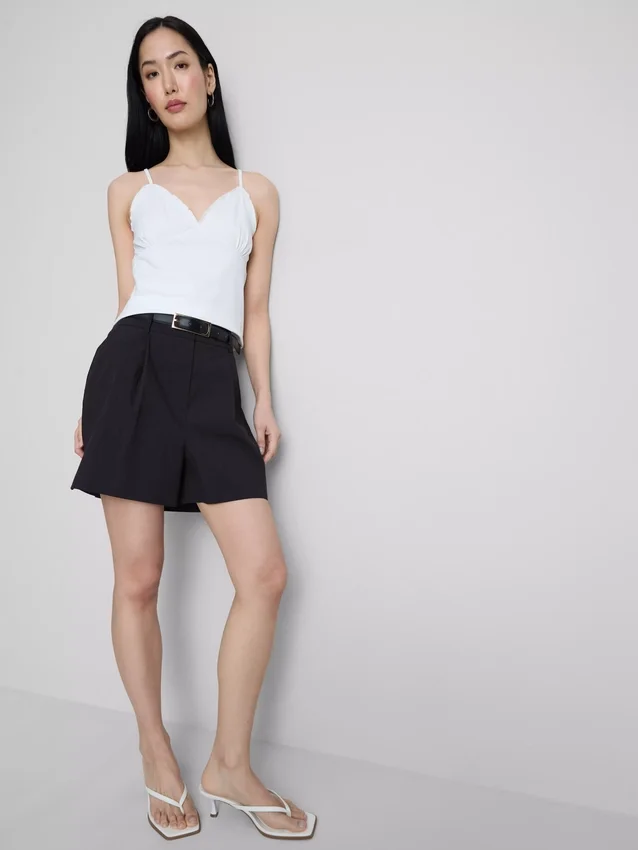 V-kaula-aukkoinen babydoll-top