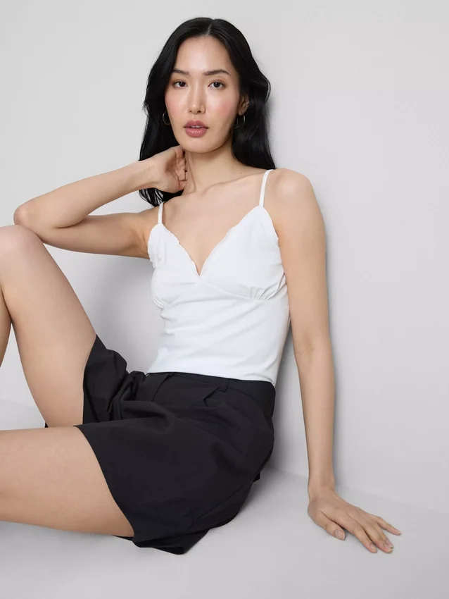 V-kaula-aukkoinen babydoll-top
