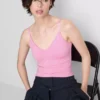 V-kaula-aukkoinen olkaimellinen bodysuit
