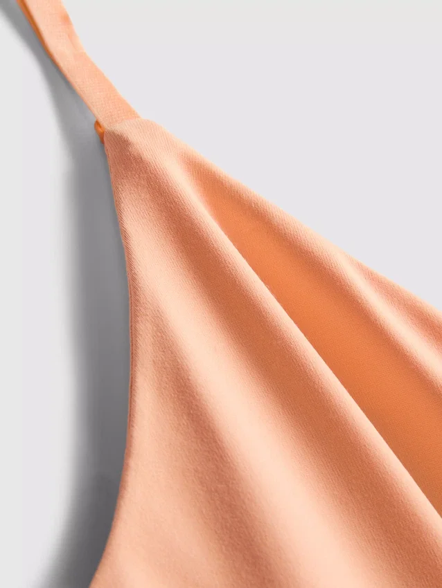 V-kaula-aukkoinen olkaimellinen bodysuit