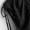 V-kaula-aukkoinen, pallomaiset lahkeet omaava jumpsuit