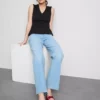 V-kaula-aukkoinen peplum-hihaton toppi