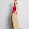 V-kaula-aukkoinen peplum-hihaton toppi