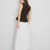 V-kaula-aukkoinen peplum-hihaton toppi