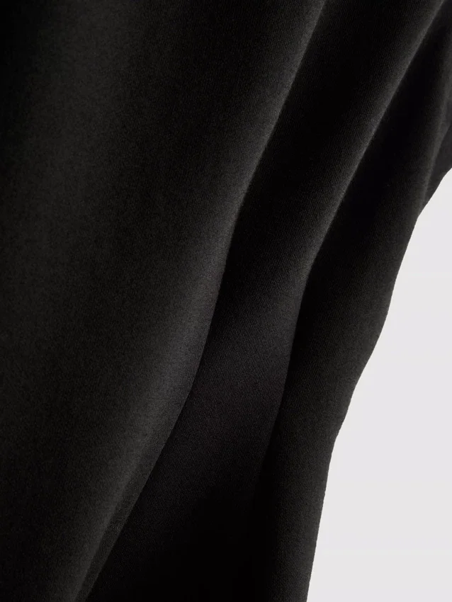 V-kaula-aukkoinen peplum-hihaton toppi