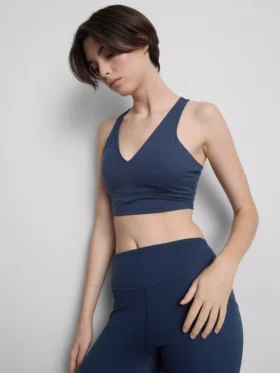 V-kaula-aukkoinen Racer Active -croptop