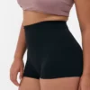 Vartaloa muotoilevat shortsit