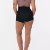 Vartaloa muotoilevat shortsit