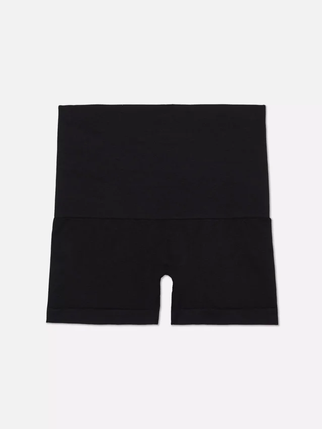 Vartaloa muotoilevat shortsit