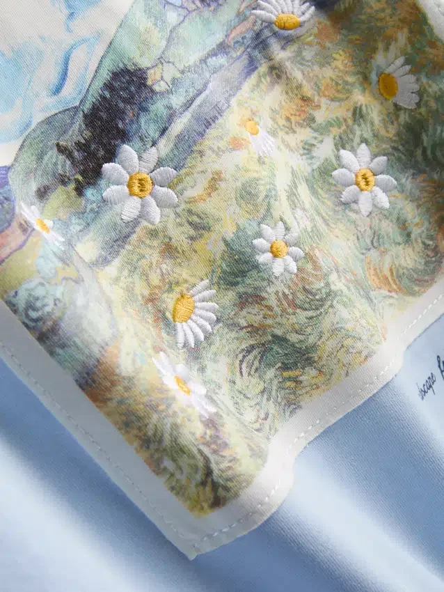Vincent van Goghin maisemataidetta esittävä puuvillainen t-paita