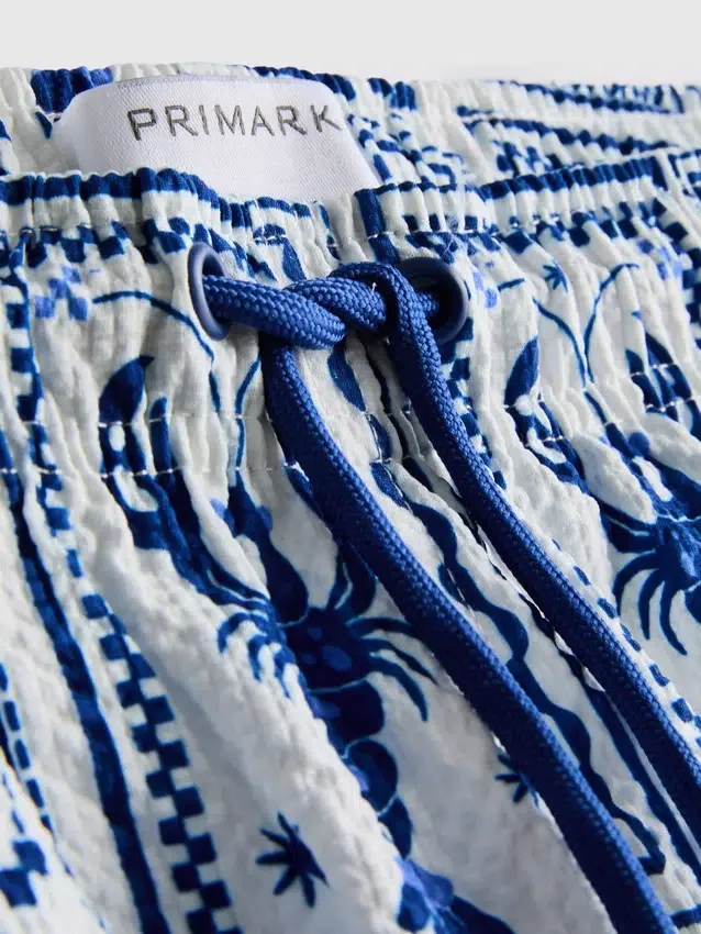 Välimeren laattakuvioiset uimahousut
