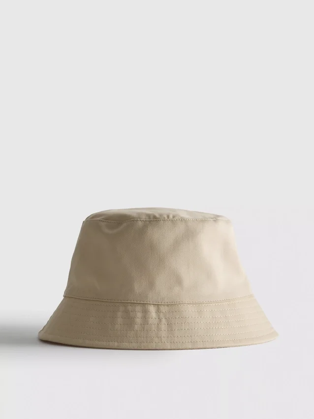 Välttämätön bucket-hattu