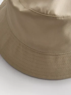 Välttämätön bucket-hattu