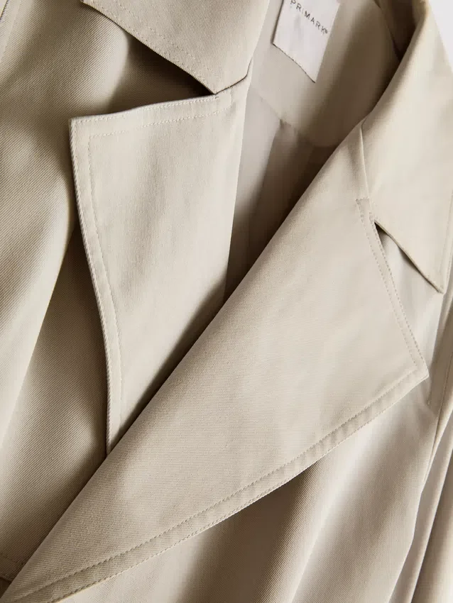 Välttämätön vyöllinen trenssi