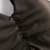 Voimaisen pehmeä urheilullinen rypytetty crop-toppi