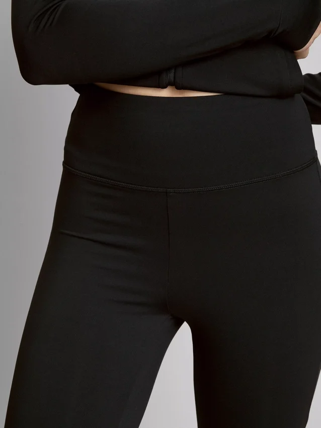 Voimaisen pehmeät, levenevät leggingsit