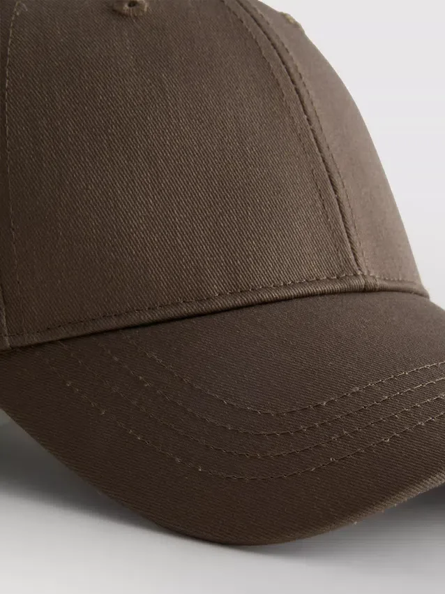 Värilohkoinen baseball-lippis